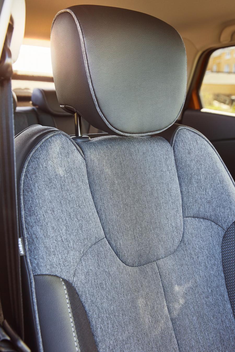 Детали интерьера Renault Captur 2017 года  (WW) (фото 148 из 149)